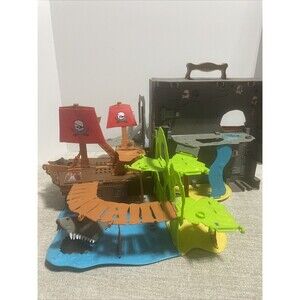 Mattel Matchbox Pirate Ship Island Pack And Go Portable Carry Case